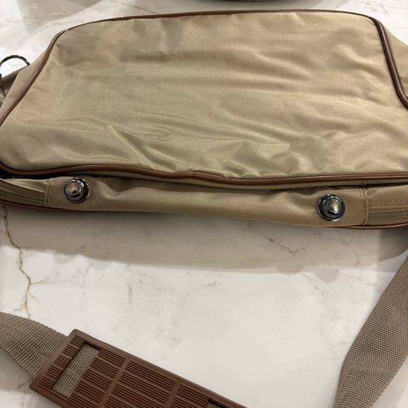 BNWT Pierre Cardin carry on bag. Shoulder bag. Tan/brown/beige - Picture 8 of 11